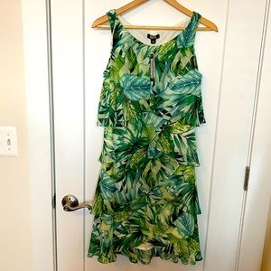 NWT! Ruffled sleeveless green tropical SLNY size 6 dress. Perfect for summer!